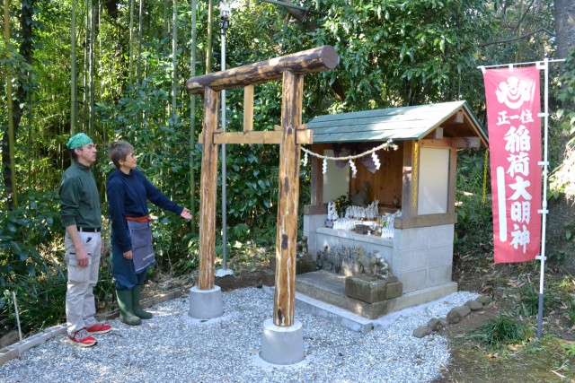 再建された杉崎神社の鳥居＝伊東市の松原神社境内