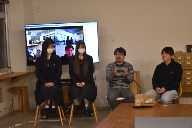 トークセッションを繰り広げる（左から）森永さん、岩室さん、井上さん、松橋さん＝東伊豆町稲取のイーストドック
